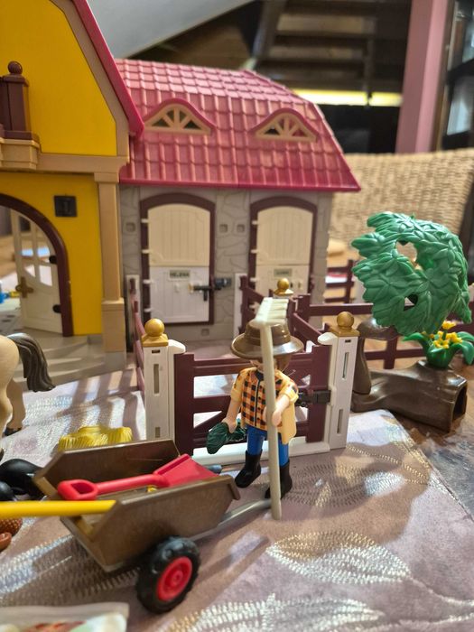 Playmobil 5221 bardzo duza stadnina koni