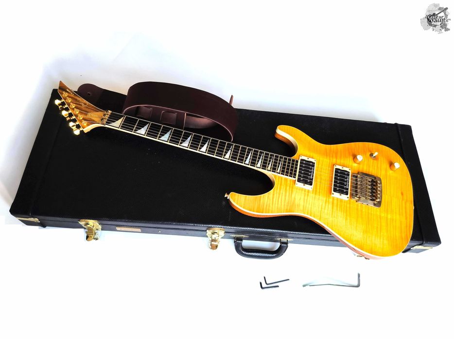 $1550 Avaks DK Custom '2008 Gold Flame w/case