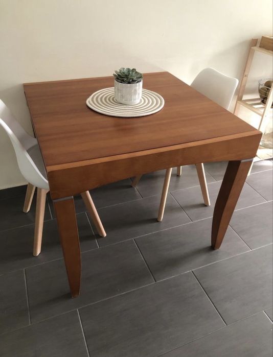 Mesa extensível em madeira