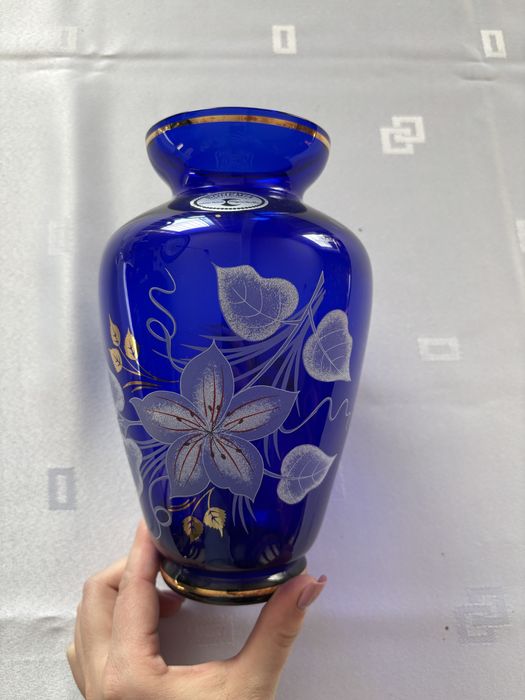 Kobaltowy wazon Bohemia Bronisławów szkło