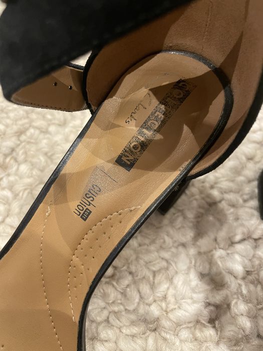 Buty na obcasie Clarks czarne 38