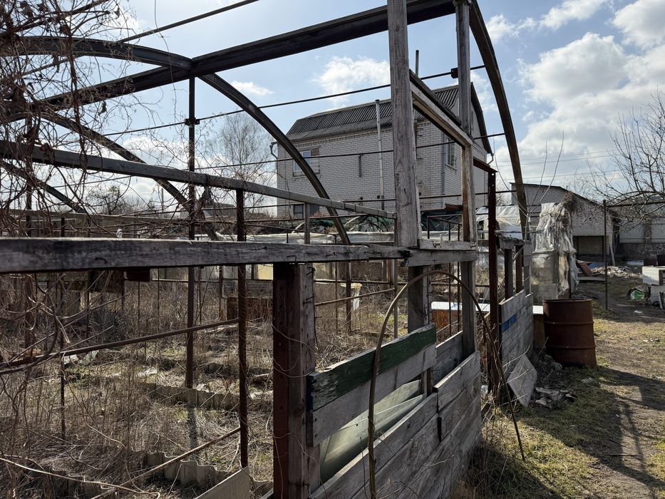 Продам будинок з ділянкою 14 соток,з виходом до озера