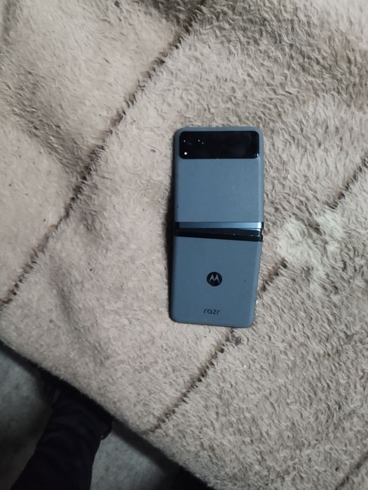 Sprzedam telefon Motorola Razr 40