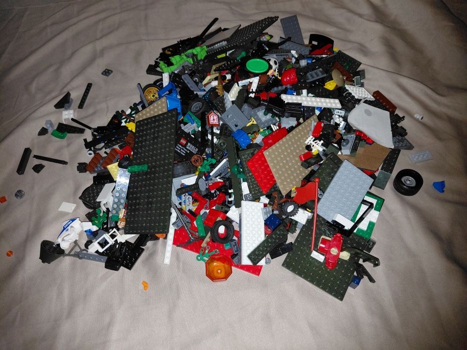 Вживаний конструктор LEGO — набір деталей