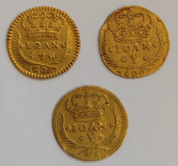 Moedas em ouro antigas