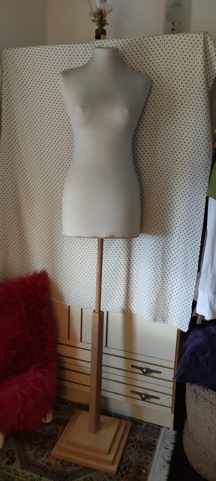 Manequim feminino em excelente estado