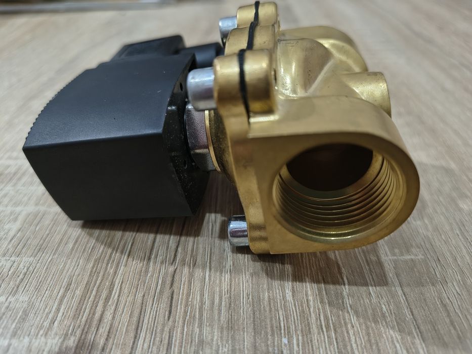 mosiężny zawór elektromagnetyczny Deco CEO A/C.