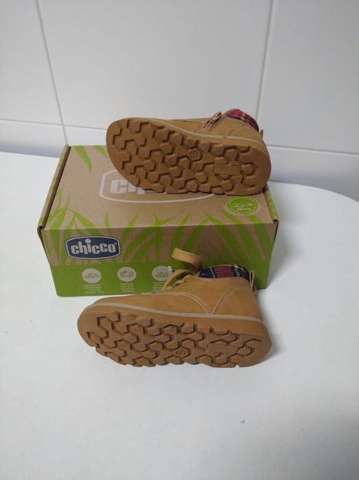 Botas novas de menino da Chicco tamanho 27