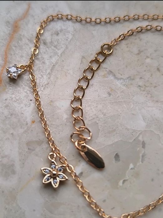 Bransoletka na kostkę z zawieszkami