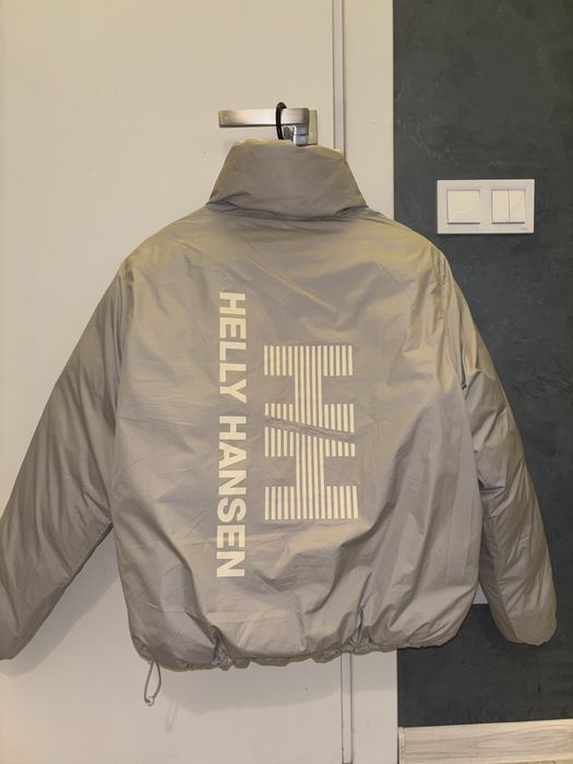 Продам свою двосторонню куртку Helly Hansen