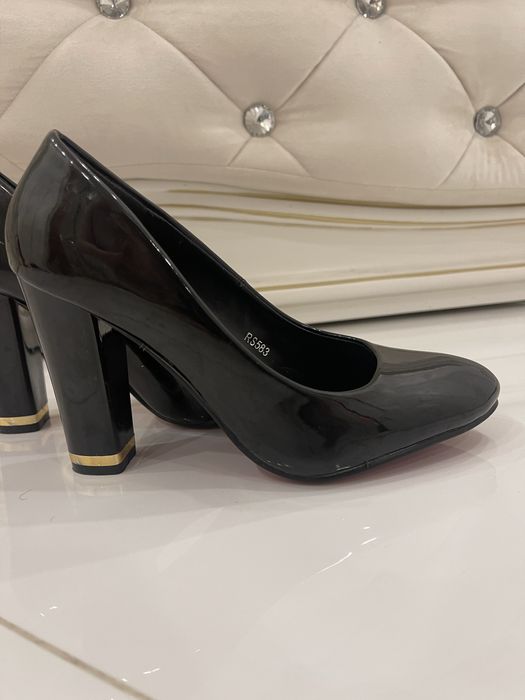 Туфлі в чорному кольорі