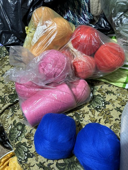 Нить шерстяная разного цвета