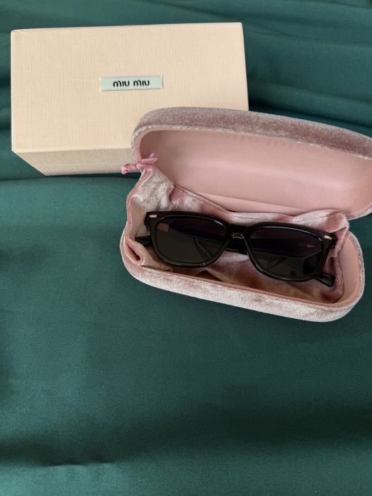 Okulary przeciwsloneczne miu miu
