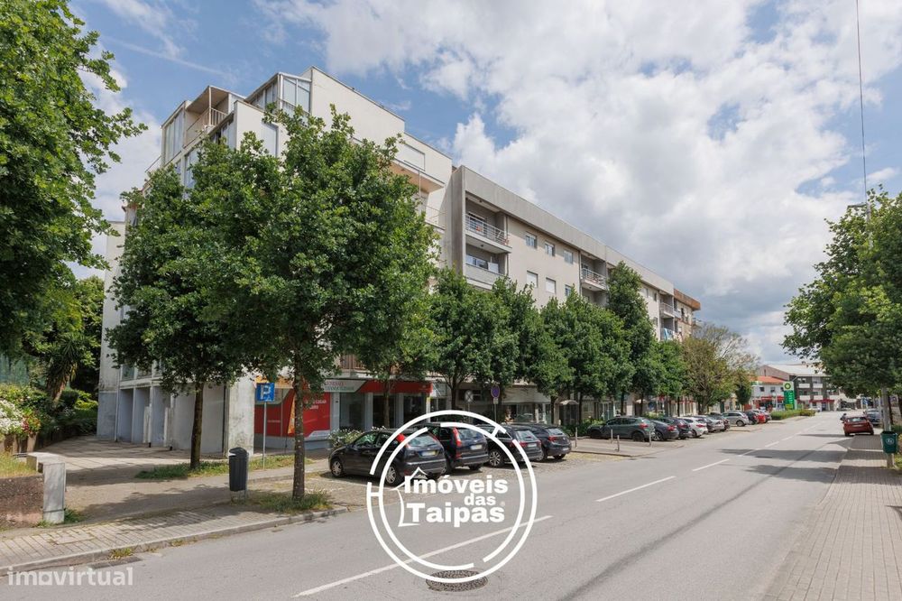 Vende-se Apartamento Duplex Centro das Taipas