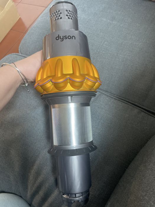 Dyson v8 absolute sv22 korpus + silnik + cyklon  nowy sprawny
