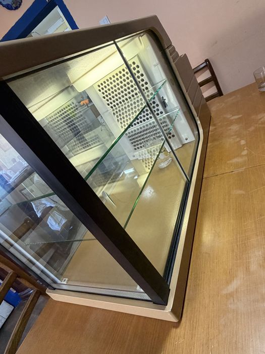 Vitrine refrigeradora expositora SACAIOLA industrial