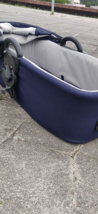 Alcoda de bebê em muito bom estado