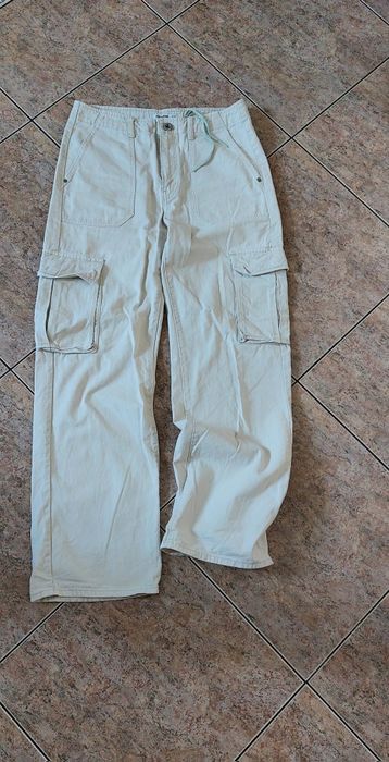 Spodnie cargo Pull&Bear ecru  r. 40 L