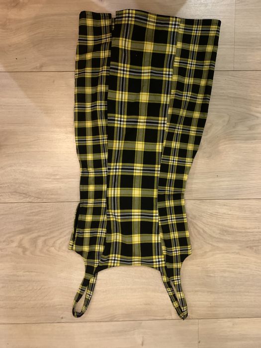 obcisla sukienka czarno zolta w krate