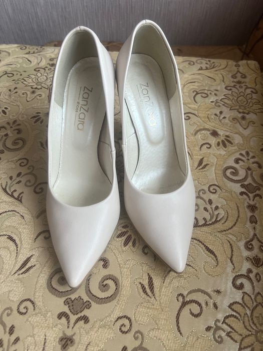 Туфлі на каблуку