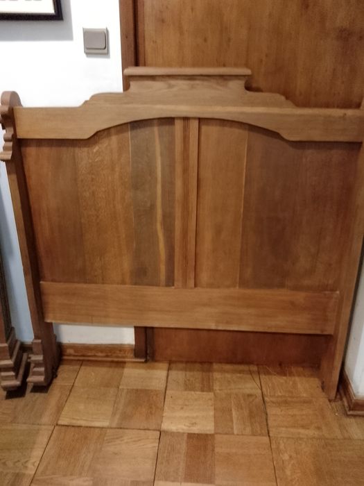 Zabytkowe odrestaurowane łóżko debowe