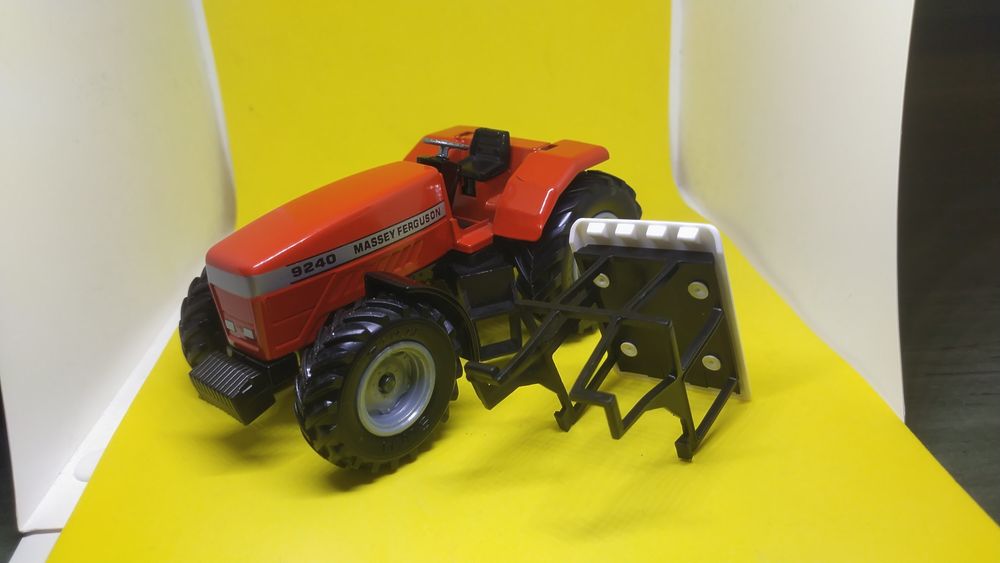 Siku traktor Massey Ferguson 1:32