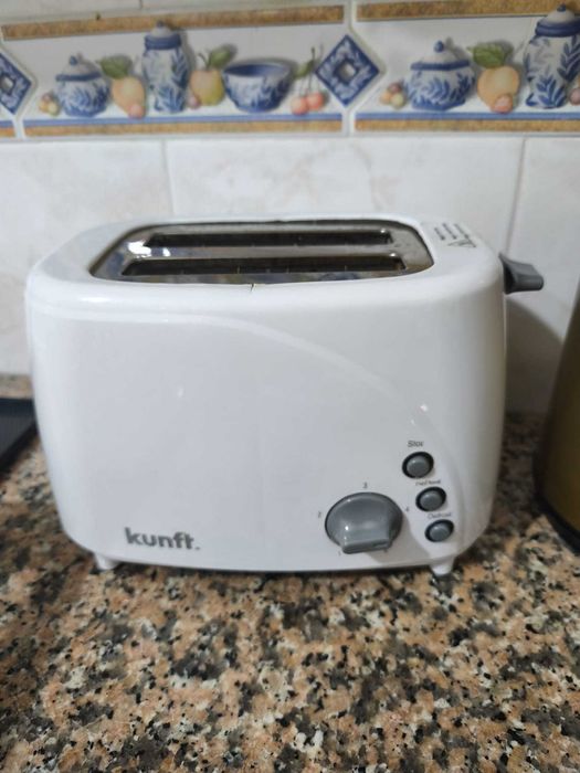 Conjunto de chaleira e torradeira