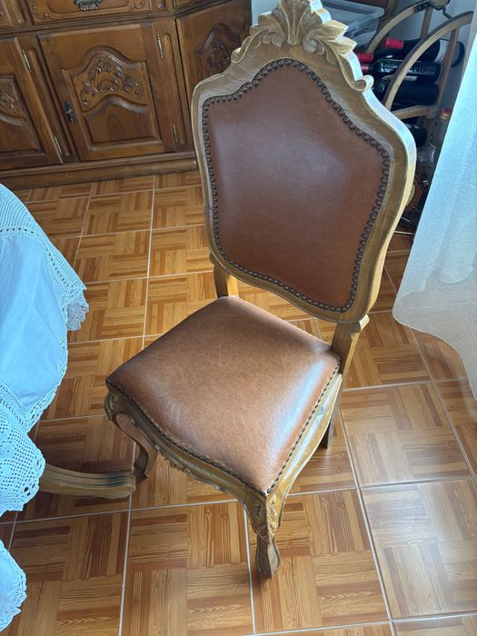 Mobilia de sala de jantar antiga