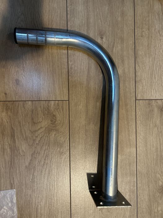 Uchwyt scienny do anteny satelitarnej