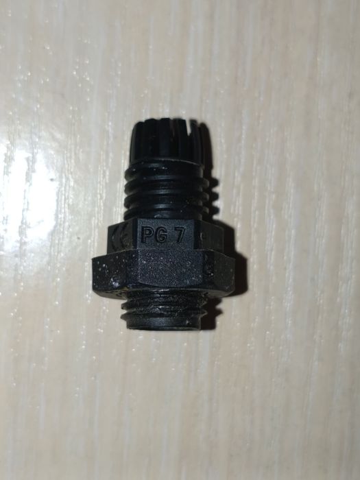 Сальники (кабельні вводи)