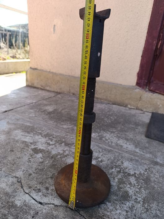 Підставка упор гвинтовий автомобільний