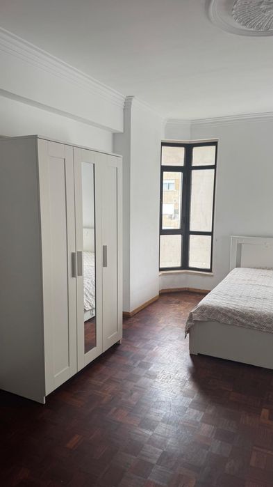 Aluga-se o quarto para casal sem filho, a casa fica 4 mn da estacao