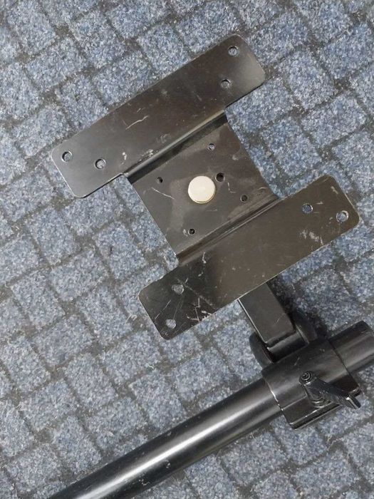 Настільне кріплення для монітору