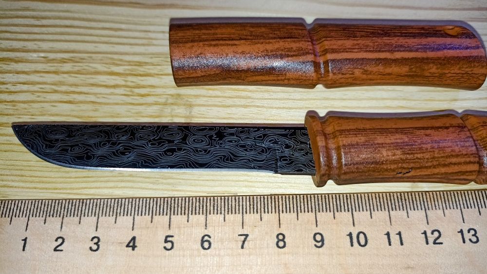 Два кухонних ножа