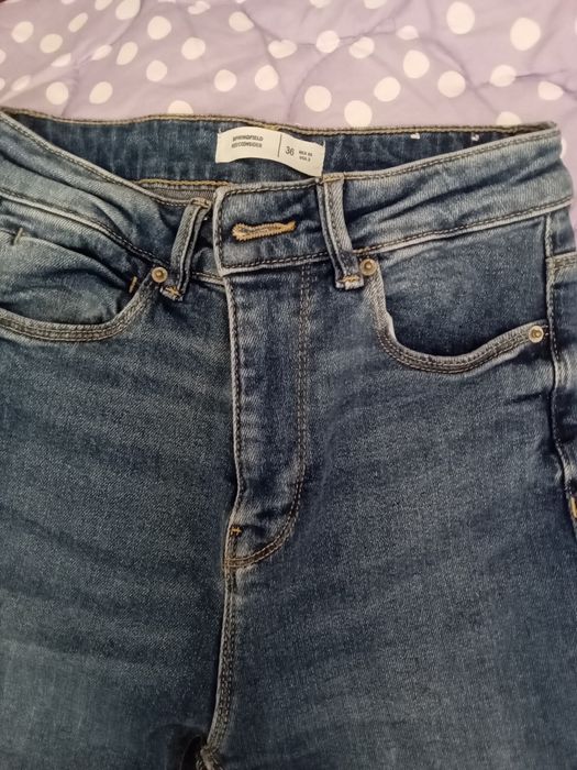 Calças de ganga escuras