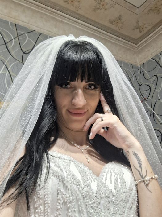 Продам весільню сукню і фату