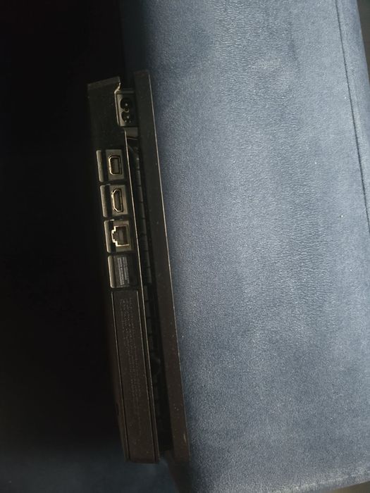 PlayStation 4 Slim 500 GB + pad + 9 gier