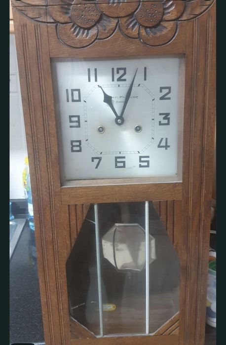 Vendo relogio de madeira antigo tem uma chave para dar acorda .