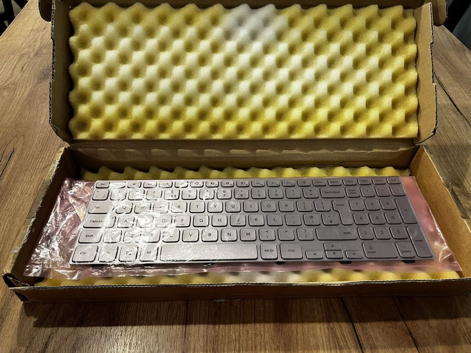 Orginalna klawiatura do laptopa Dell Inspiron 15 7537