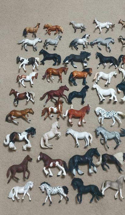Konie Schleich plus akcesoria.