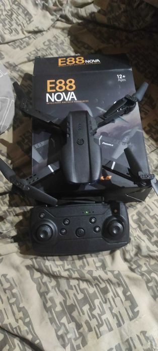 Mini Drone E88 Nova