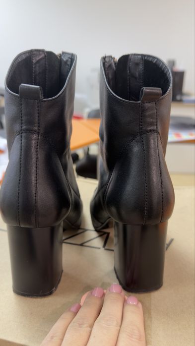 Черные кожанные ботильены