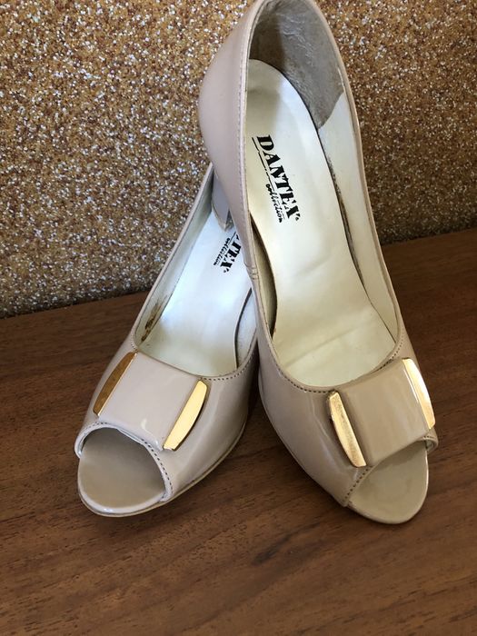 Жіночі туфлі з відкритим носком