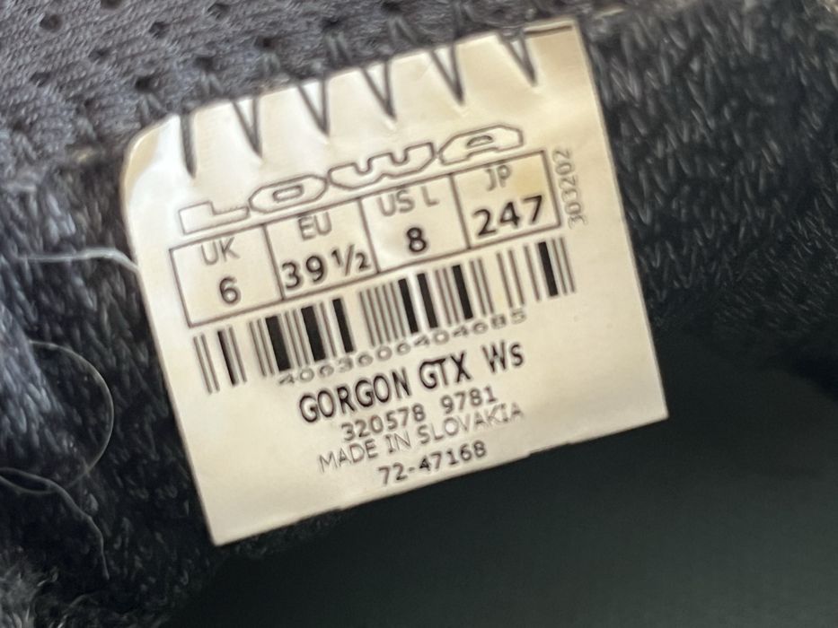 Як нові трекенгові 38.5 розмір кросівки Lowa gor-tex оригінал
