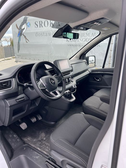 Wynajem busa osobowego Renault Trafic 9os. Hak