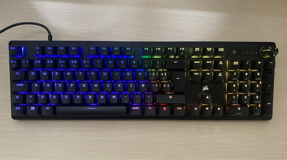 Продам игровую клавиатуру Corsair K70 RGB Core
