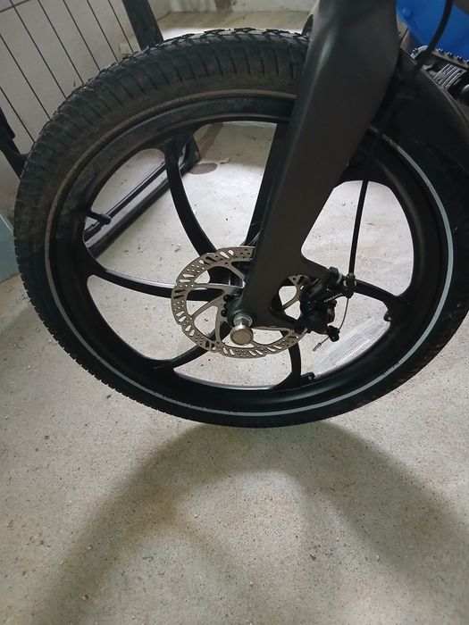 Bicicleta está nova