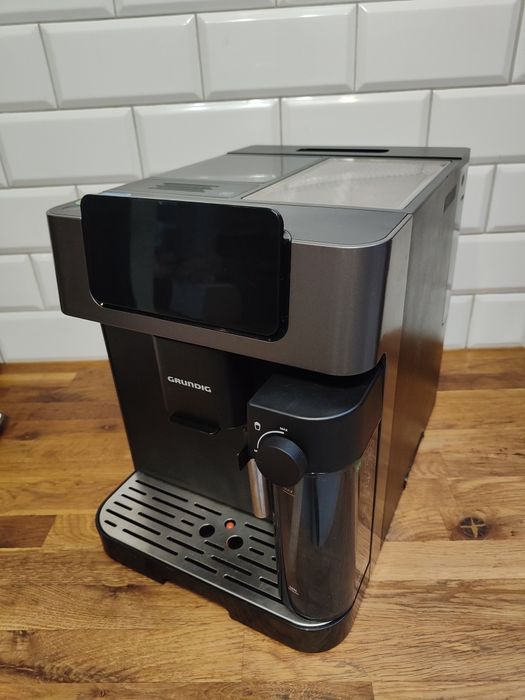 Ekspres ciśnieniowy Grundig KVA 7230