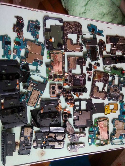 Продам б у планшеты, айфоны  под ремонт, на запчасти