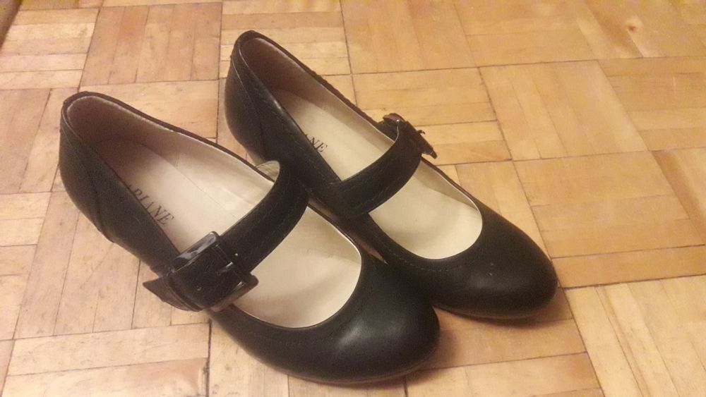 Buty na koturnie